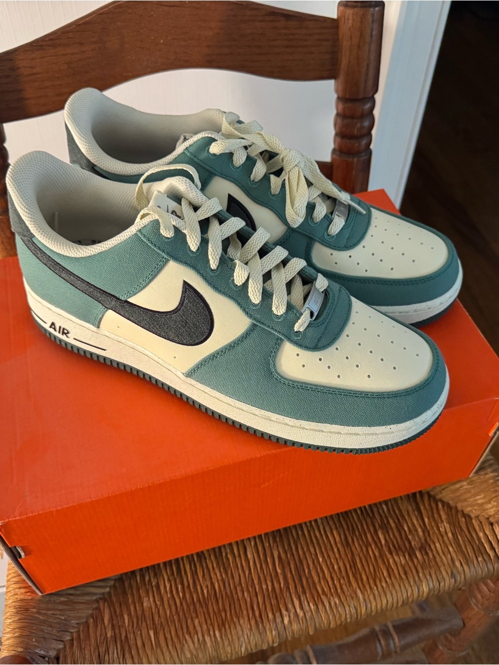 Nike Air Force One ‘07 - Vintage Green Sz 11.5